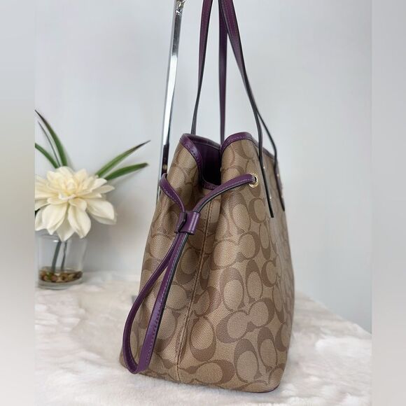 COACH DRAWSTRING CARRYALL IN SIGNATURE CANVAS - Picture 2 of 8